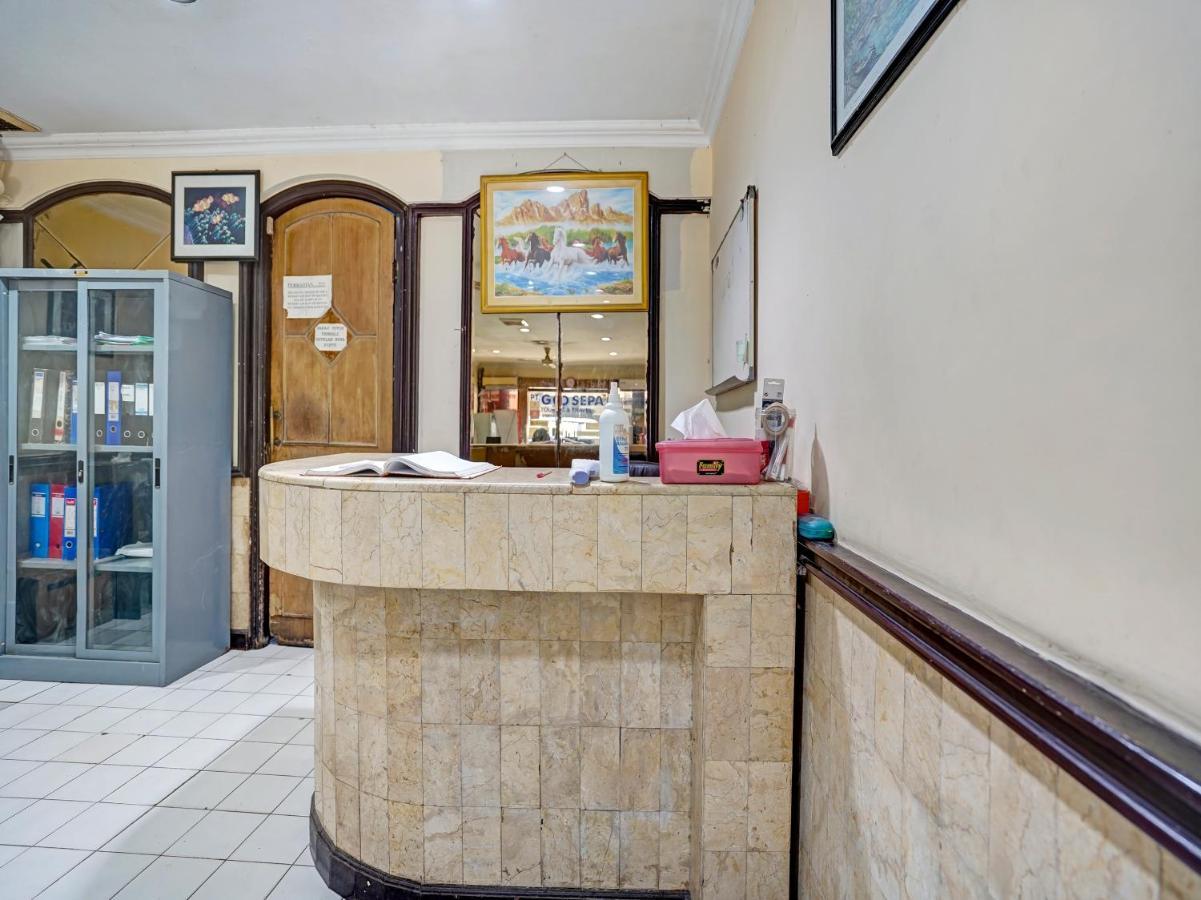SPOT ON 90147 Gosepa Ambengan Plaza Hotel Surabaya Bagian luar foto