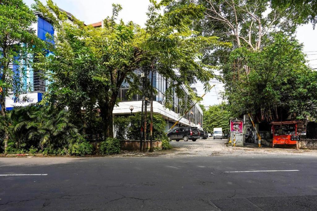 SPOT ON 90147 Gosepa Ambengan Plaza Hotel Surabaya Bagian luar foto